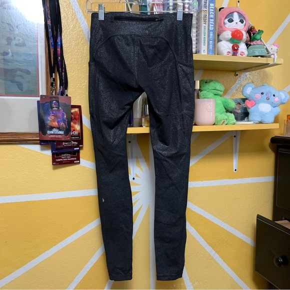 Lululemon Speed Up Tight Full-On Luxtreme 28" in Luminosity Foil Black Silver - Picture 9 of 11
